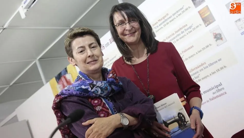Las escritoras Charo Ruano y Charo Alonso, en la presentación de este libro. Foto de Alejandro López