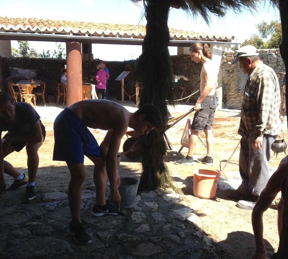 Foto 6 - Gejo de los Reyes recibe la visita de alumnos del IES Venancio Blanco  