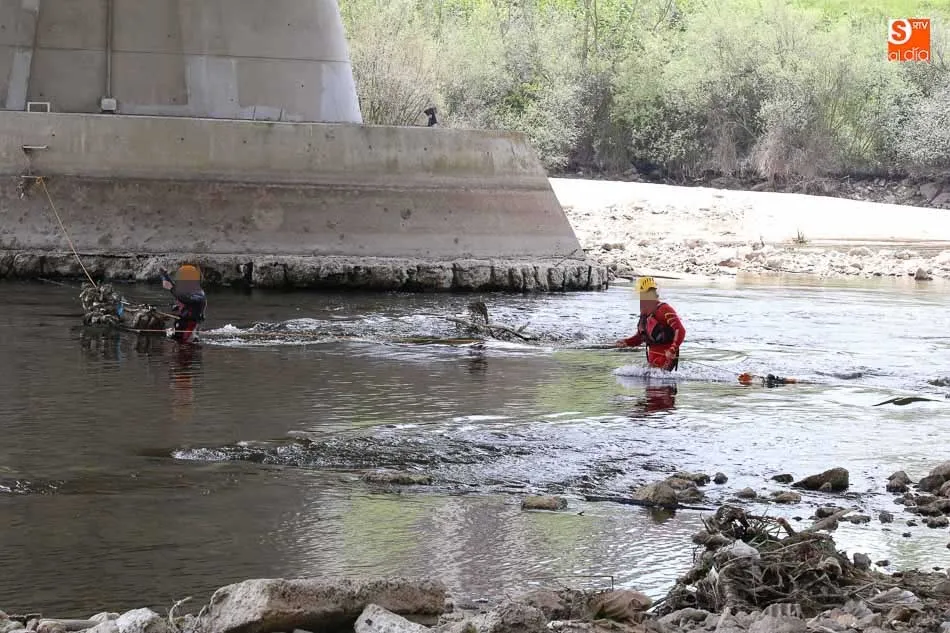 Foto 2 - Espectacular rescate de dos pescadores en el r&iacute;o Tormes