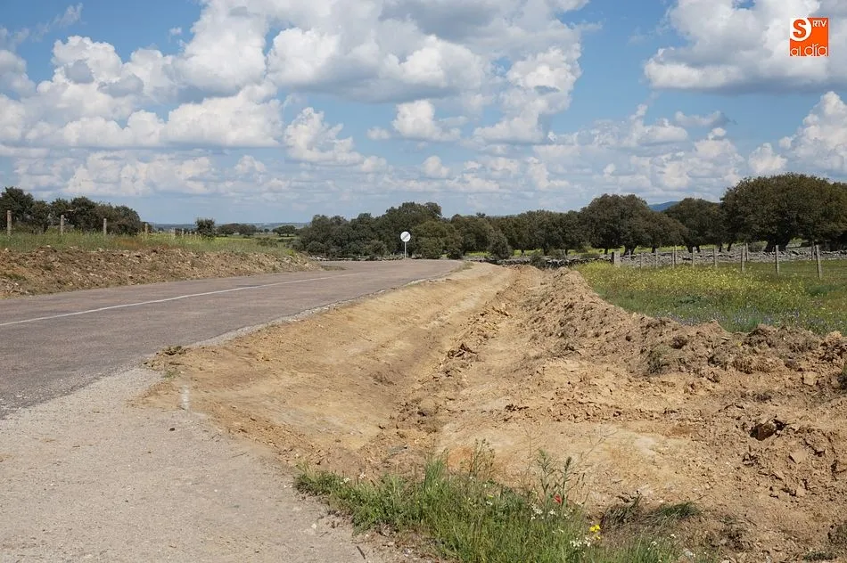 Foto 2 - Comienzan los trabajos de mejora en la DSA-136 entre la A-66 y Aldeavieja de Tormes