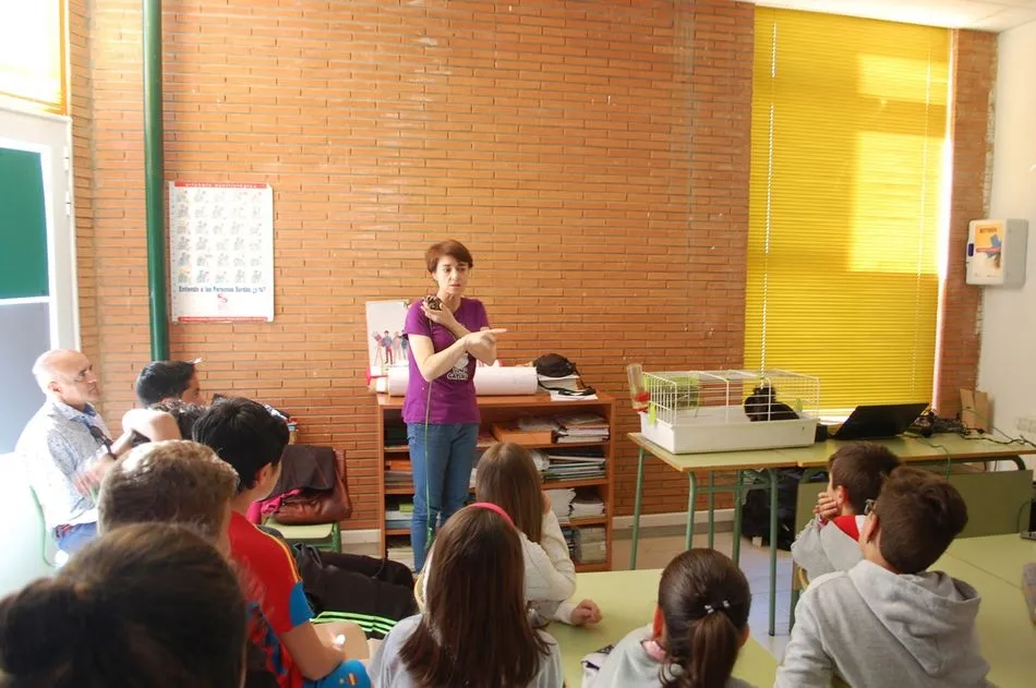 Foto 2 - Ciudad de los Ni&ntilde;os trabaja en los colegios el respeto y cuidado de las mascotas  