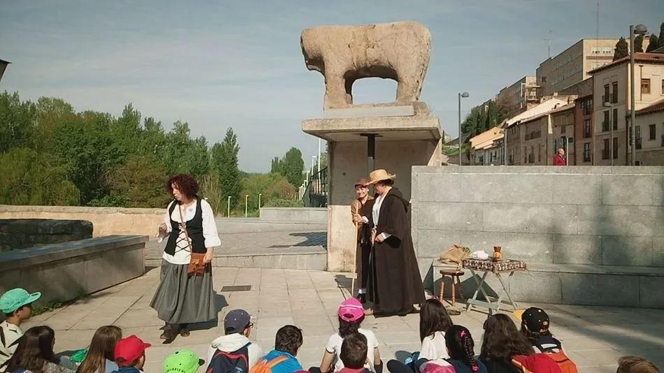 Foto 6 - Alumnos del CEIP San Blas de Santa Marta disfrutan de una interesante visita cultural