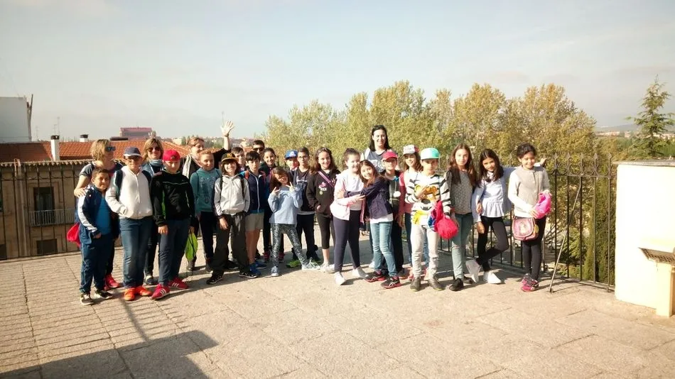 Foto 4 - Alumnos del CEIP San Blas de Santa Marta disfrutan de una interesante visita cultural