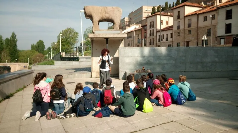 Foto 3 - Alumnos del CEIP San Blas de Santa Marta disfrutan de una interesante visita cultural