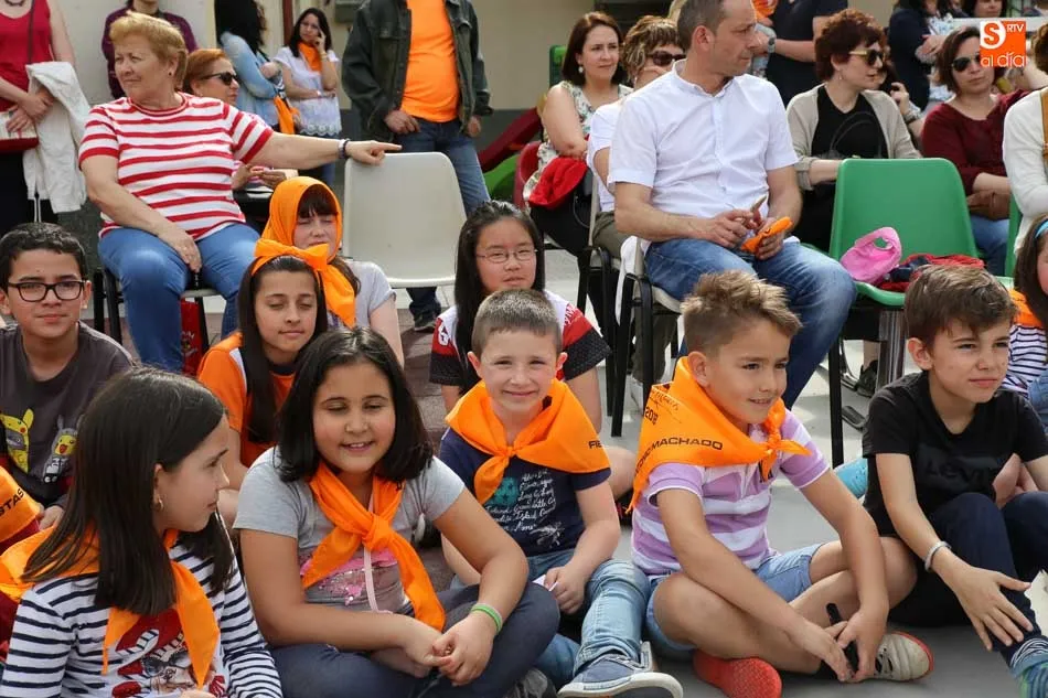 Foto 8 - Orquesta y mercadillo solidario para celebrar las fiestas del colegio Antonio Machado  