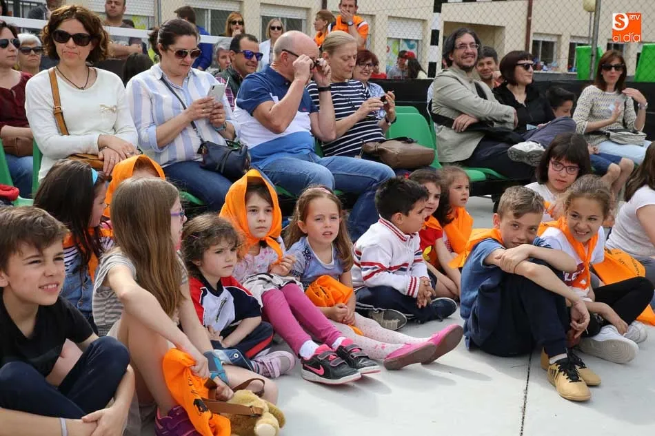 Foto 7 - Orquesta y mercadillo solidario para celebrar las fiestas del colegio Antonio Machado  