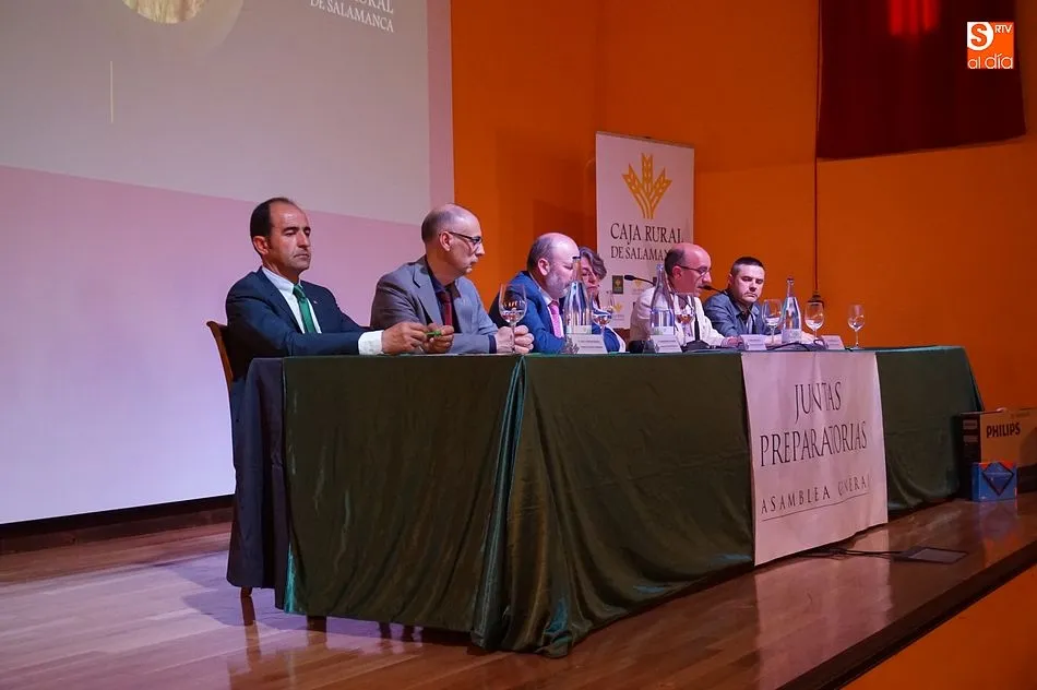 Foto 6 - Caja Rural de Salamanca informa a sus socios de la Sierra de Francia de un ejercicio repleto de...