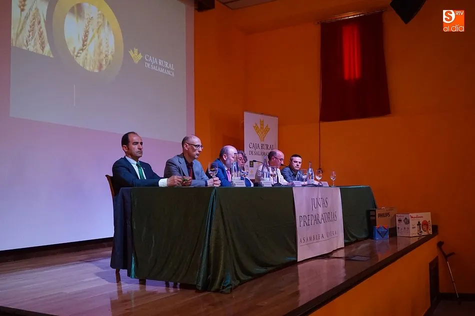 Foto 4 - Caja Rural de Salamanca informa a sus socios de la Sierra de Francia de un ejercicio repleto de...