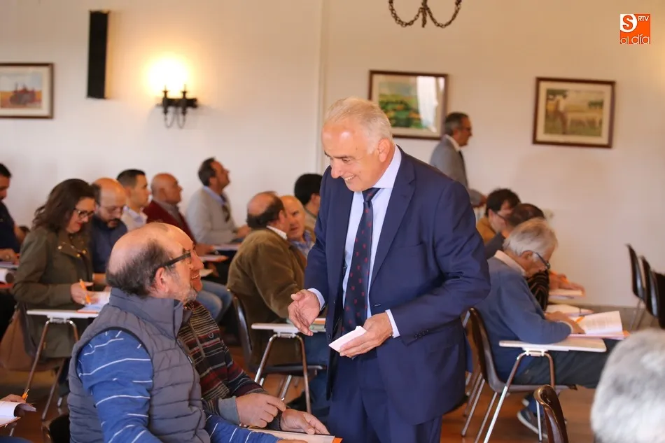 Foto 10 - Un centenar de personas participan en el segundo curso para presidentes de festejos taurinos...
