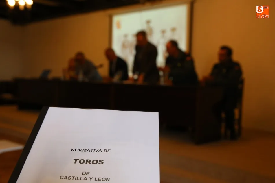 Foto 8 - Un centenar de personas participan en el segundo curso para presidentes de festejos taurinos...