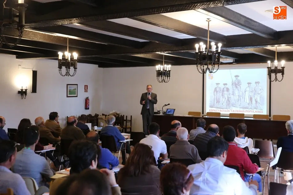 Foto 6 - Un centenar de personas participan en el segundo curso para presidentes de festejos taurinos...