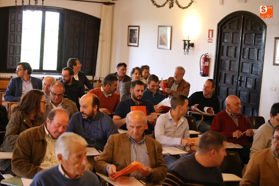 Foto 4 - Un centenar de personas participan en el segundo curso para presidentes de festejos taurinos...