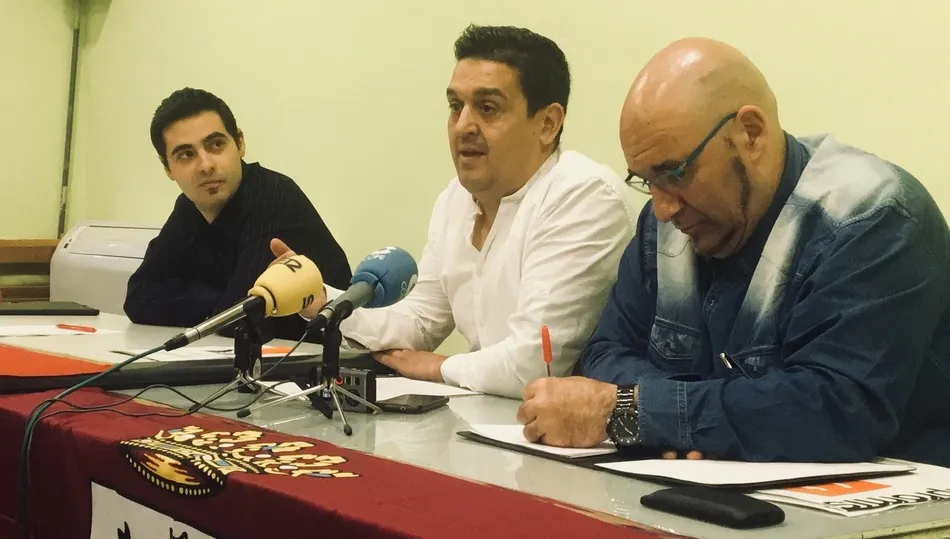 Carlos Javier Salgado de CCRL, Mulet y Navarrete durante la presentación de las enmiendas en Salamanca