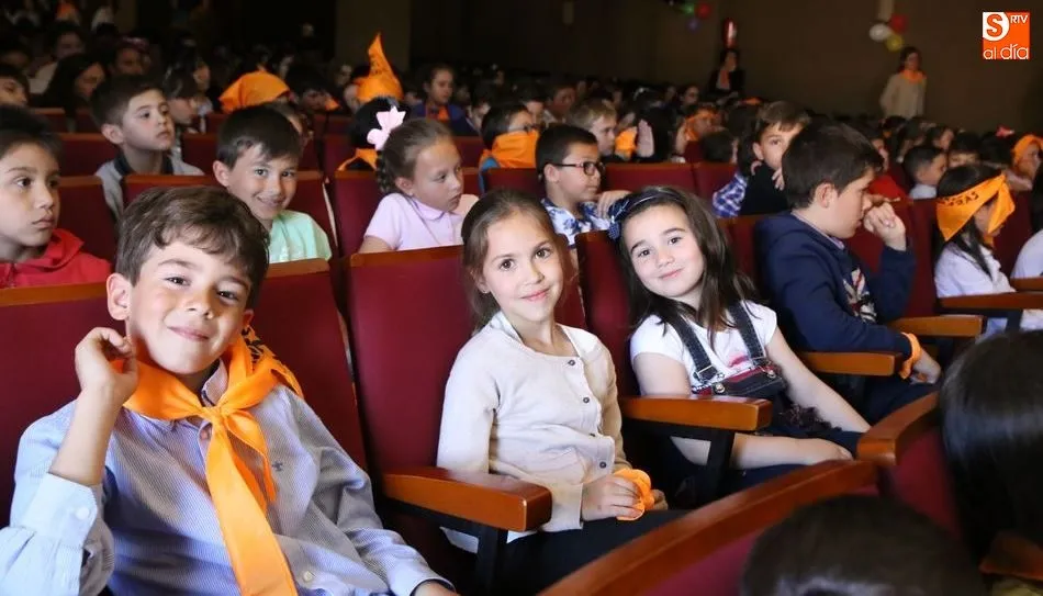 El Salón de Actos se llenaba para asistir a la lectura del pregón de fiestas. Foto de Alberto Martín