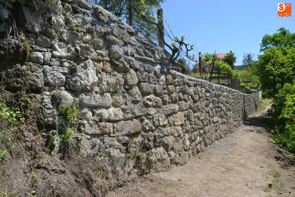 Reparado el muro semiderruido en la Cuesta de las Higueras  