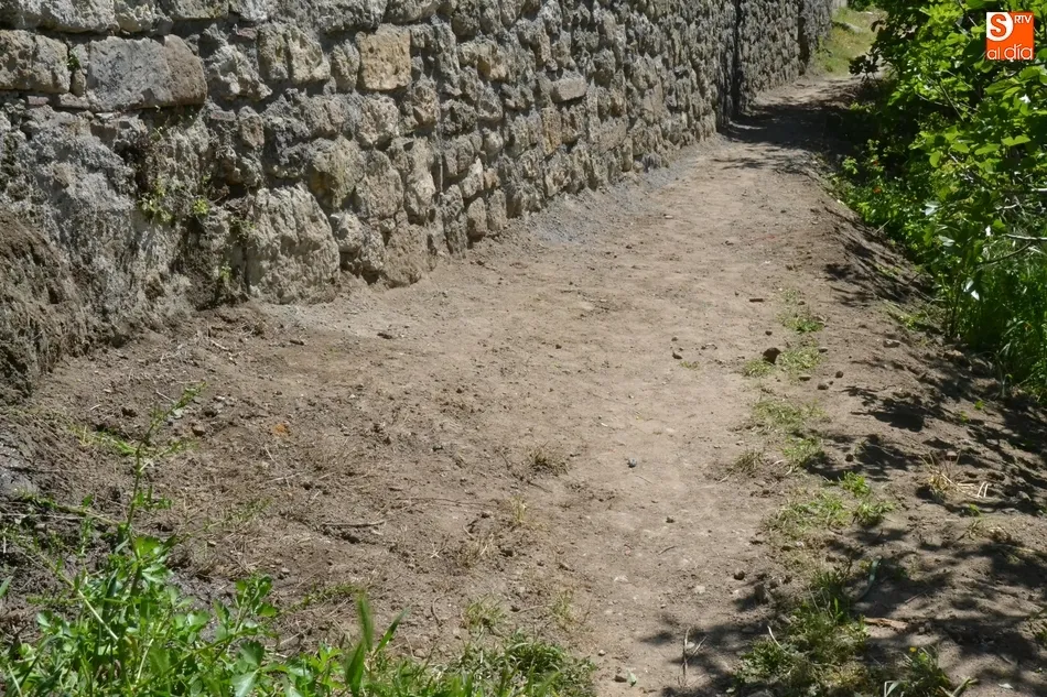 Foto 2 - Reparado el muro semiderruido en la Cuesta de las Higueras  