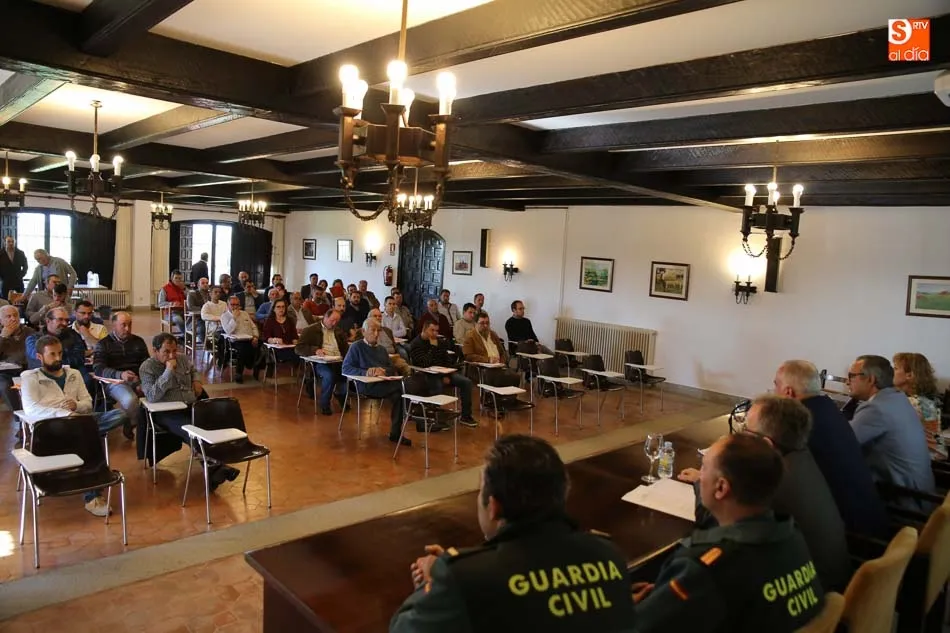 Foto 9 - Alumnos del CEIP Pablo Picasso, de Carbajosa de la Sagrada, visitan Castro Enr&iacute;quez  