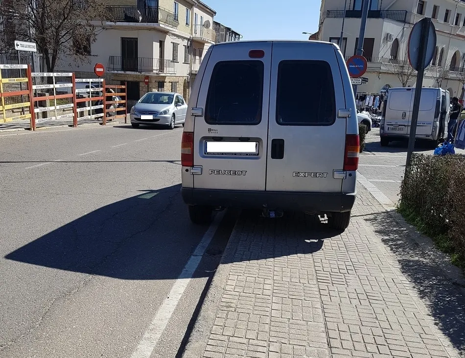 Foto 7 - Los actuales vecinos del mercadillo denuncian el &ldquo;todo vale&rdquo; de los vendedores a la hora de...