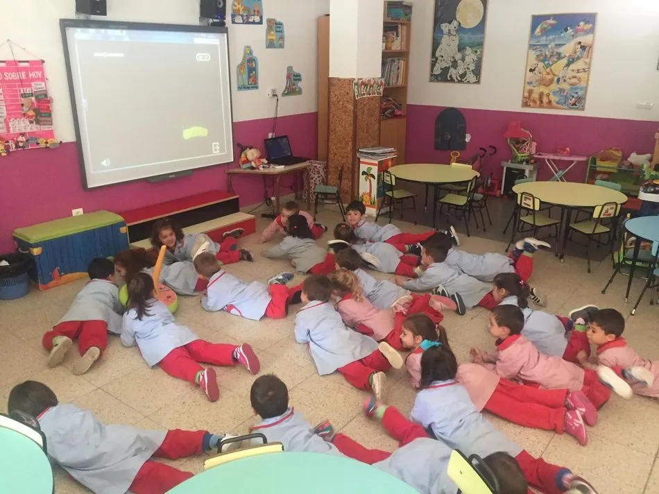 Foto 9 - Los alumnos de tres a&ntilde;os del colegio Padres Trinitarios practican mindfulness