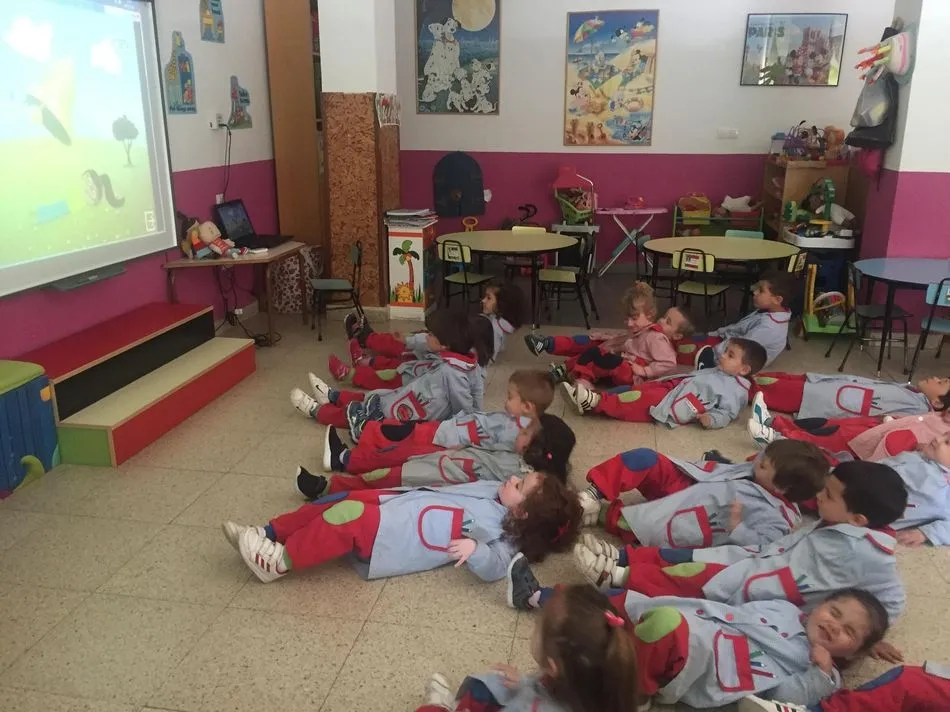 Foto 7 - Los alumnos de tres a&ntilde;os del colegio Padres Trinitarios practican mindfulness