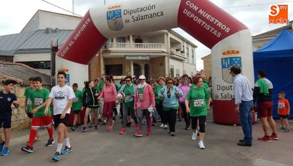Participantes de la pasada edición, en la salida del recorrido de los caminantes.