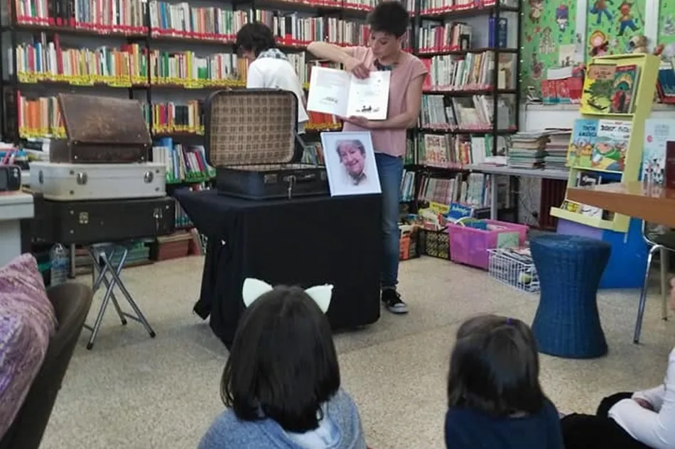 Poesía para viajar por el mundo, en la Biblioteca Popular Giner de los Ríos