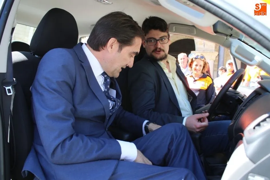 Foto 5 - La Junta dota con un nuevo veh&iacute;culo a la agrupaci&oacute;n de Protecci&oacute;n Civil de la mancomunidad Rutas ...