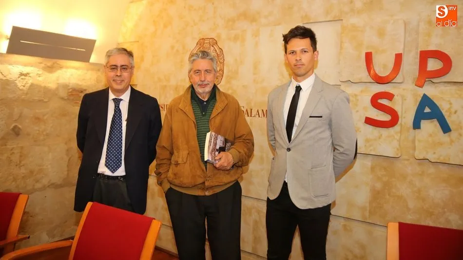 Agustín Remesal, en el centro, durante la inauguración de las jornadas. Fotos: Alberto Martín