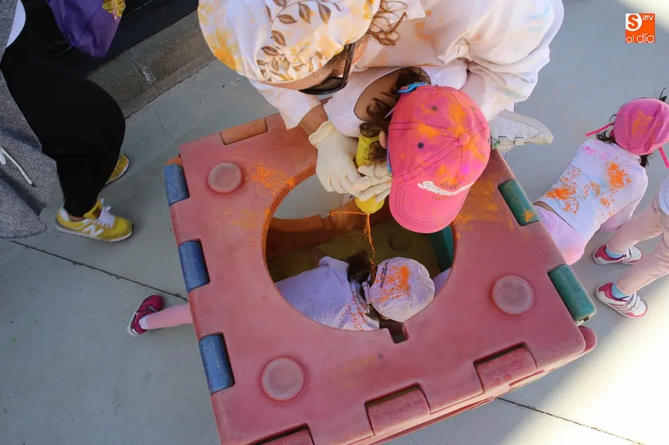 Foto 8 - El colegio Antonio Machado vive a tope sus fiestas con una Color Party