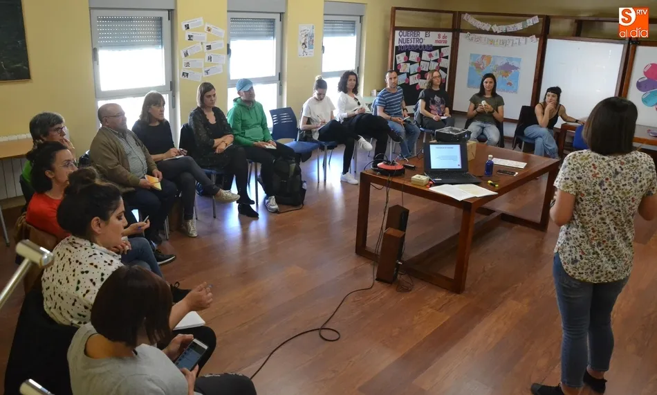 Foto 2 - Diversos educadores abordan c&oacute;mo se puede prevenir la violencia de g&eacute;nero  