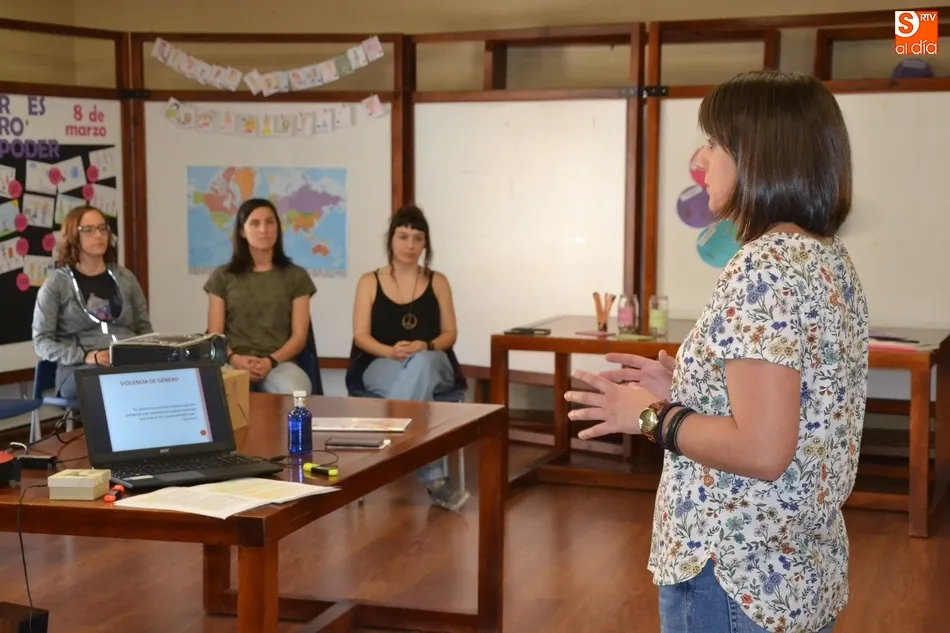 Foto 3 - Diversos educadores abordan c&oacute;mo se puede prevenir la violencia de g&eacute;nero  