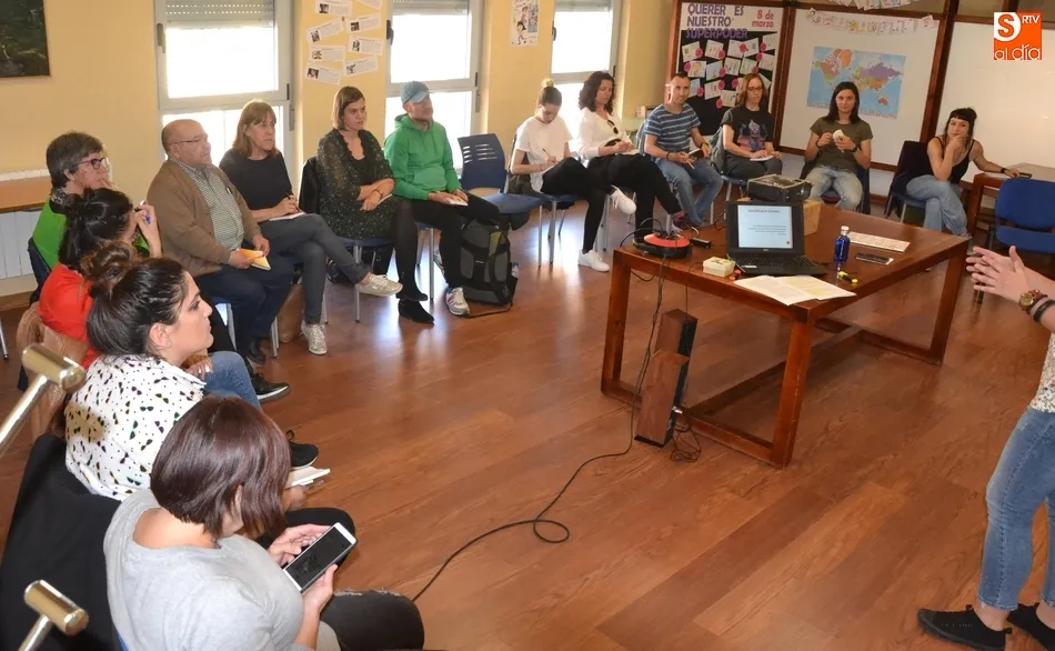 Diversos educadores abordan cómo se puede prevenir la violencia de género  