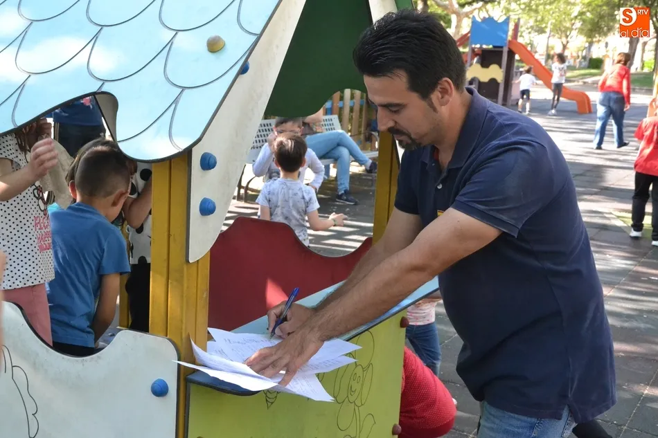 La recogida de firmas contra la nueva ubicación del mercadillo llega a La Glorieta  