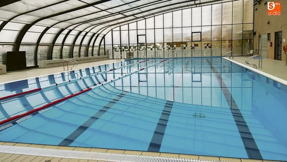 A la piscina climatizada y las instalaciones deportivas, Sardón de los Frailes suma su paisaje y las posibilidades del embalse