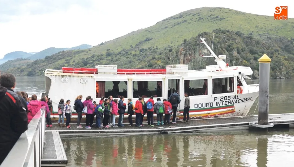 Los paseos en barco se desarrollan los fines de semana y festivos, y a diario los meses de julio y agosto