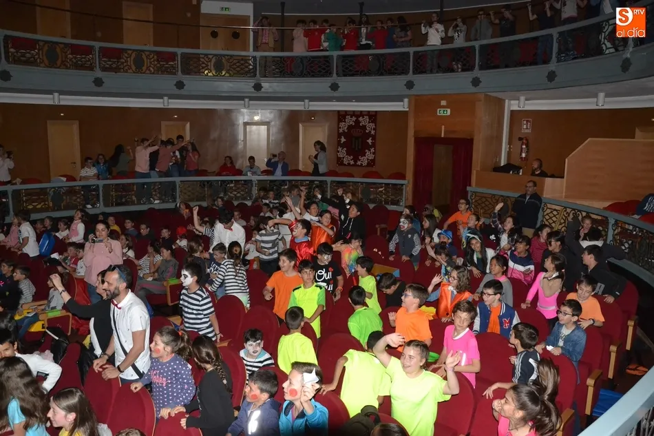 Foto 10 - Escolares de Mir&oacute;briga y comarca se unen en un festival solidario de artes esc&eacute;nicas  