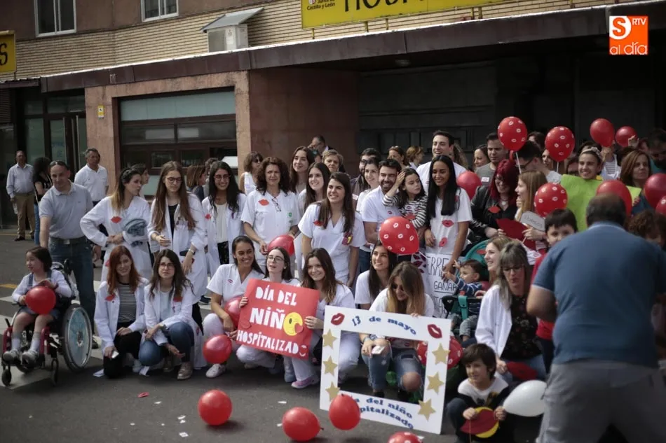 Foto 10 - Salamanca lanza miles de besos en el D&iacute;a del Ni&ntilde;o Hospitalizado