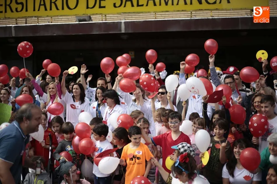Foto 8 - Salamanca lanza miles de besos en el D&iacute;a del Ni&ntilde;o Hospitalizado