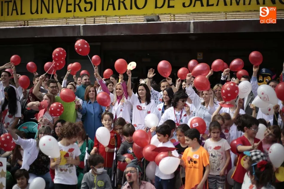 Foto 7 - Salamanca lanza miles de besos en el D&iacute;a del Ni&ntilde;o Hospitalizado