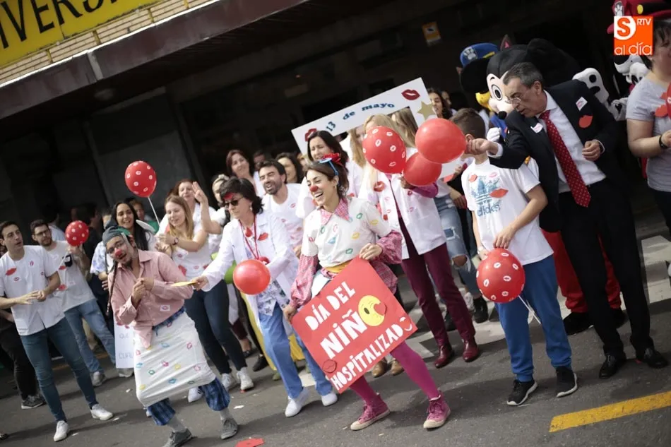 Foto 5 - Salamanca lanza miles de besos en el D&iacute;a del Ni&ntilde;o Hospitalizado