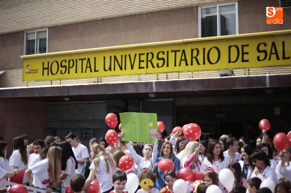 Foto 4 - Salamanca lanza miles de besos en el D&iacute;a del Ni&ntilde;o Hospitalizado