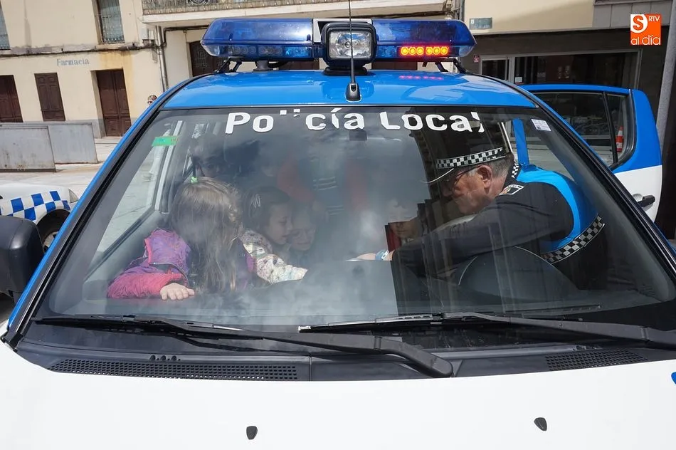 Foto 10 - Los alumnos de Infantil del colegio Filiberto Villalobos conocen los servicios municipales