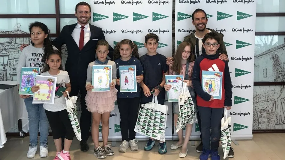 Foto 2 - El Corte Ingl&eacute;s entrega los premios a los ganadores del concurso infantil de dibujo Mi Supermam&aacute;