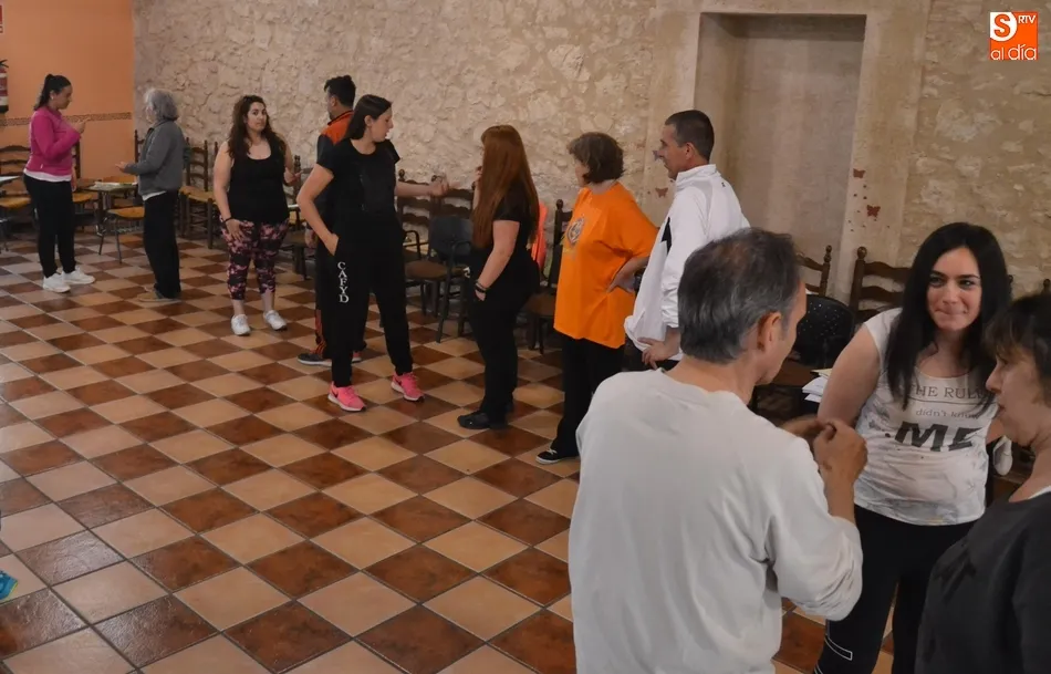 Foto 3 - Una veintena de personas toma parte en el curso de monitor de actividades para mayores  
