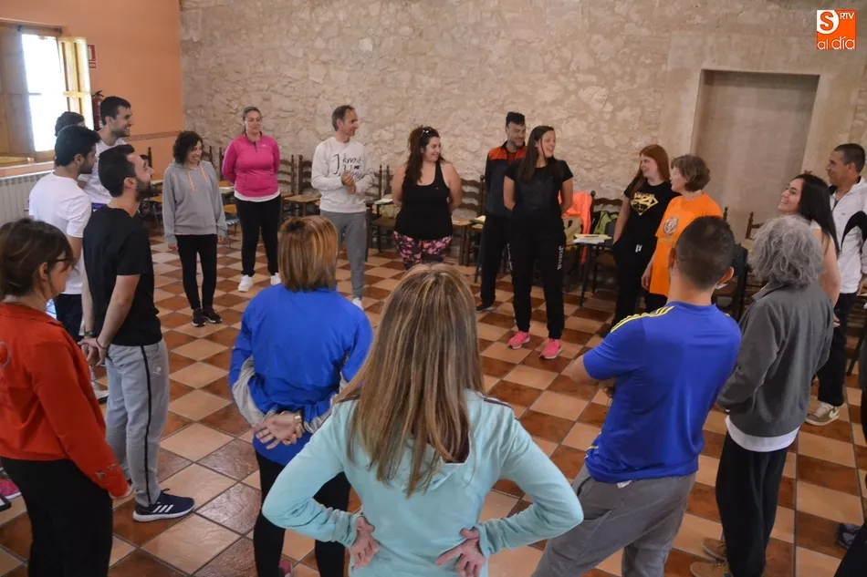 Foto 6 - Una veintena de personas toma parte en el curso de monitor de actividades para mayores  