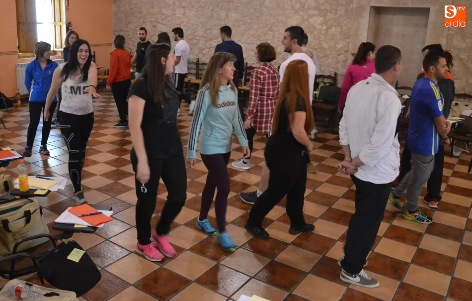 Foto 8 - Una veintena de personas toma parte en el curso de monitor de actividades para mayores  