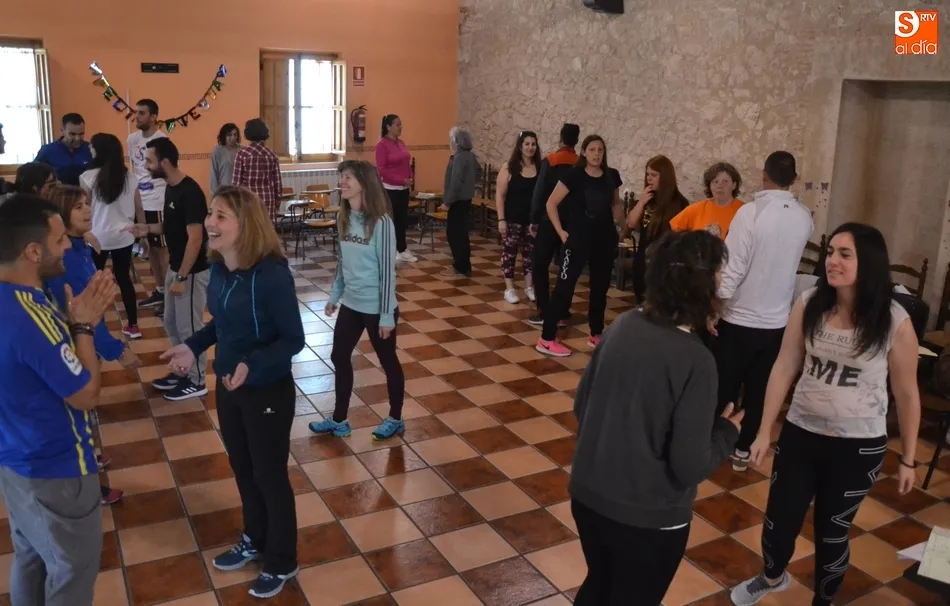 Foto 2 - Una veintena de personas toma parte en el curso de monitor de actividades para mayores  