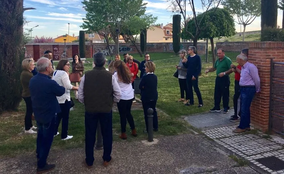 Foto 2 - Los actuales vecinos del mercadillo luchar&aacute;n para que el Ayuntamiento no cancele el traslado  