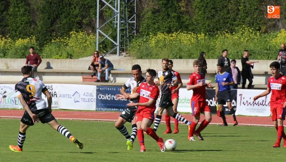 Chuchi, en labores defensivas en el partido ante el Numancia. Foto: Alberto Martín