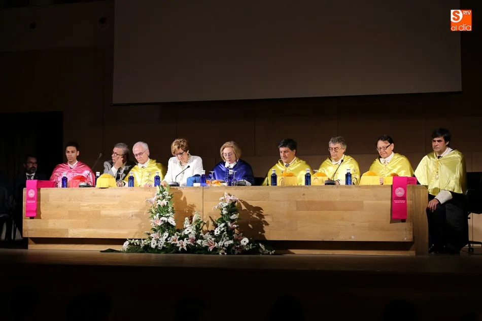 Foto 10 - Imposici&oacute;n de becas a los alumnos del Grado de Odontolog&iacute;a